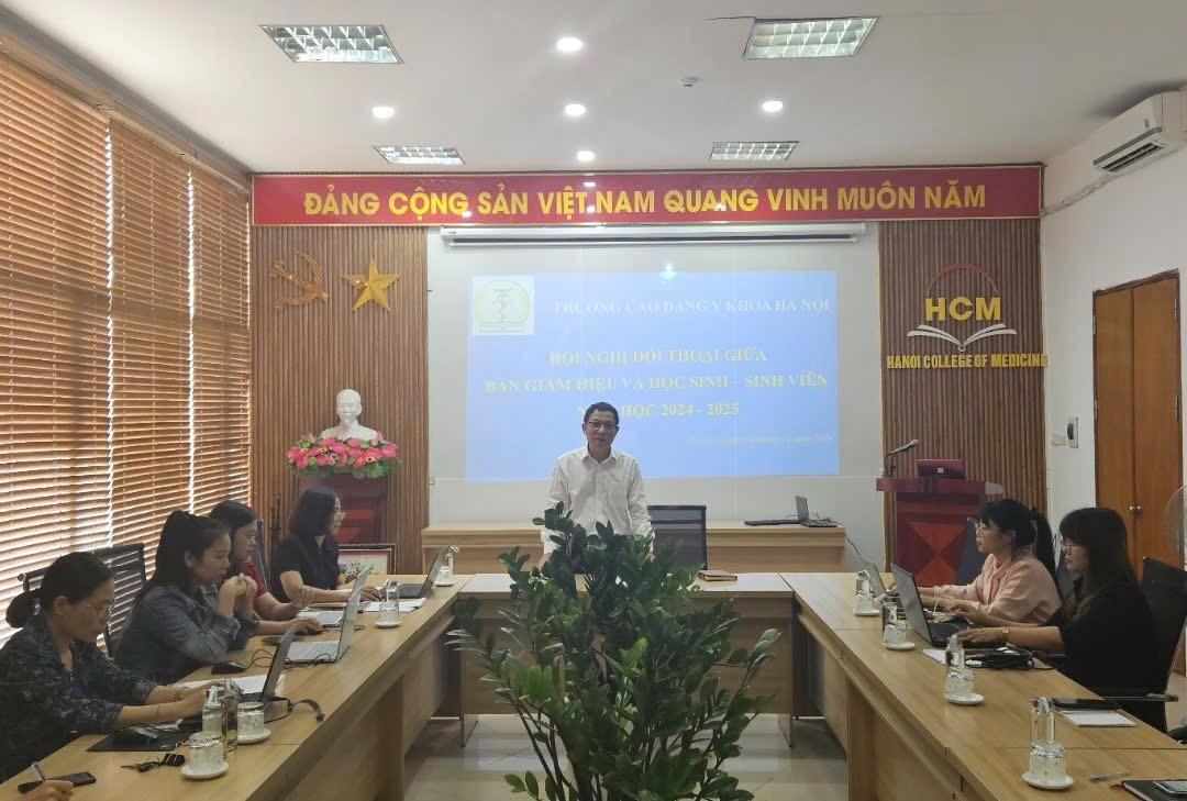 Trường Cao đẳng Y khoa Hà Nội tổ chức đối thoại giữa Ban Giám hiệu và sinh viên